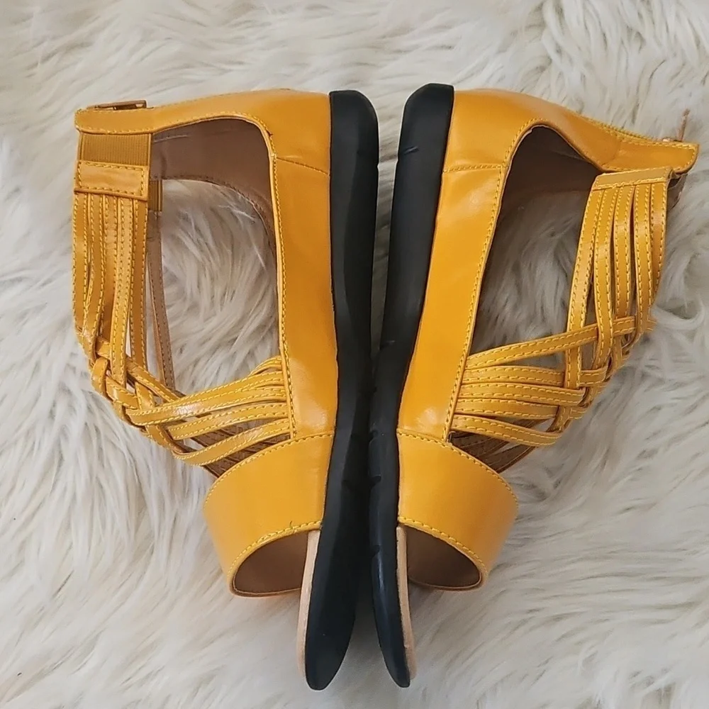 comfortview Women's Honey Mustard Zip Back Sandals